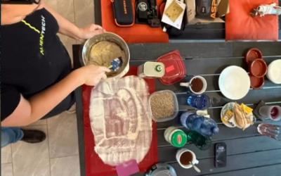 Tanja backt Brötchen